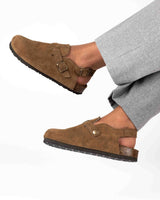 Sandalias anchas tipo mules color avellana